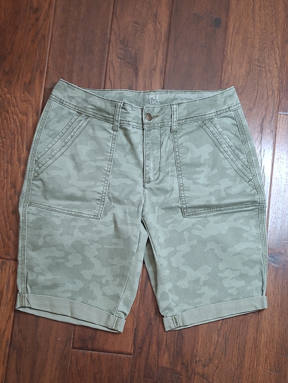 Time and Tru Olive Green Camo Bermuda Shorts size 8